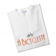 T-shirt Frau zu Fahrrad